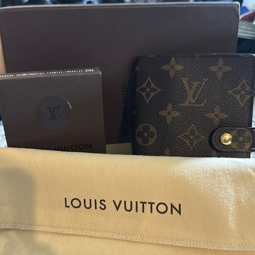Vintage Louis Vuitton 2006 Agenda w/ Inserts and pen!